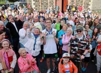 Daniel Wiffen Celebrates Paris Olympics Gold Medal Win news-13082024-230630
