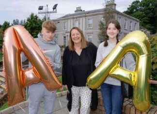 GCSE Results Celebration: Students in Northern Ireland – In Pictures news-22082024-161200