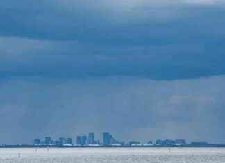 Woman in Northern Ireland evacuates quickly after seeing drone video of Hurricane Milton’s path. news-10102024-164843