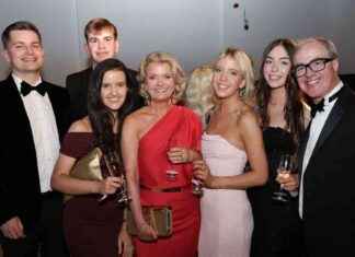 Stunning Guests at Time Ball Charity Event: 47 Impressive Photos news-11112024-161350