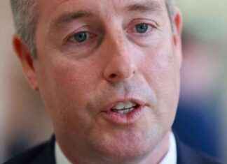 Meeting Loyalist Group: Paul Givan Ignores Official Advice news-11112024-222058