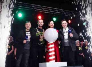 Belfast Christmas Light Switch-On: Festive Cheer Illuminates the City news-17112024-002242