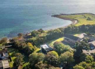 Tour a Stunning Six-Bedroom Home on the Coast of Co Down news-17112024-062336