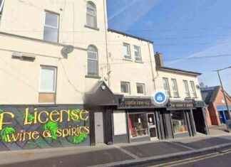 Manhunt underway for suspects in off-licence armed robbery manhunt-underway-for-suspects-in-off-licence-armed-robbery