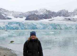Arctic-Inspired Exhibition by NI Artists: A Polar Adventure Display arctic-nspired-exhibition-by-n-artists-a-polar-adventure-display