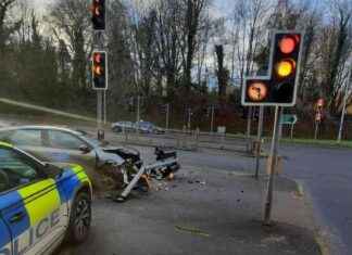 Driver twice legal limit crashes into traffic lights: PSNI warning driver-twice-legal-limit-crashes-into-traffic-lights-psn-warning