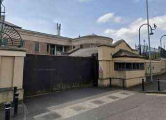 Man Charged After Injuring Four PSNI Officers with Large Piece of Wood man-charged-after-njuring-four-psn-officers-with-large-piece-of-wood