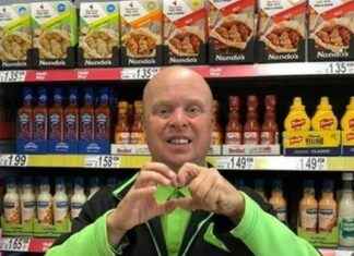 Dedicated Asda Worker Welcoming Customers for 25 Years dedicated-asda-worker-welcoming-customers-for-25-years